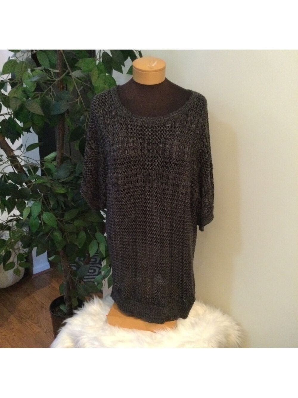 DressBarn Woman’s size 3X short sleeve open knit sweater shades of gray